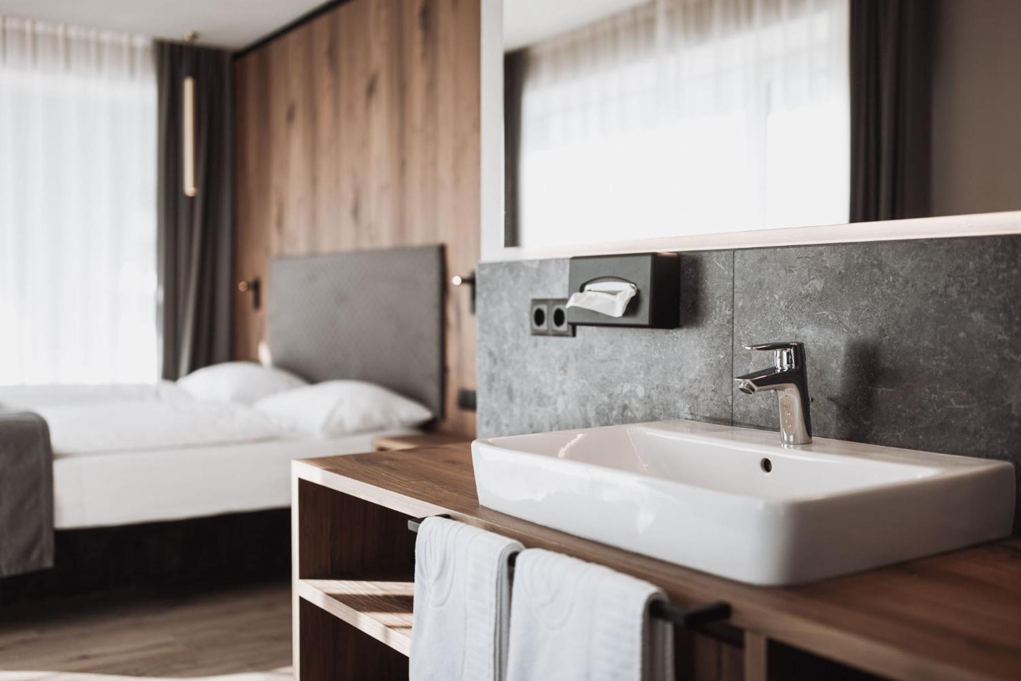 Hotel Montis - Active Nature Spa Brunico Luaran gambar
